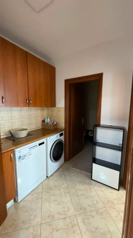 Tirane, jepet me qera apartament 2+1+Ballkon Kati 9, 95 m² 750 € (Frederik Shiroka)