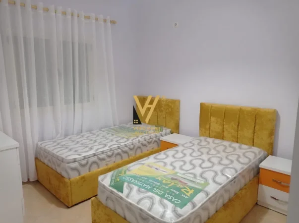 Tirane, jepet me qera apartament 2+1+Ballkon Kati 2, 100 m² 540 € (PORCELAN)