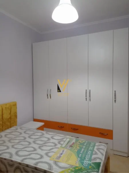 Tirane, jepet me qera apartament 2+1+Ballkon Kati 2, 100 m² 540 € (PORCELAN)