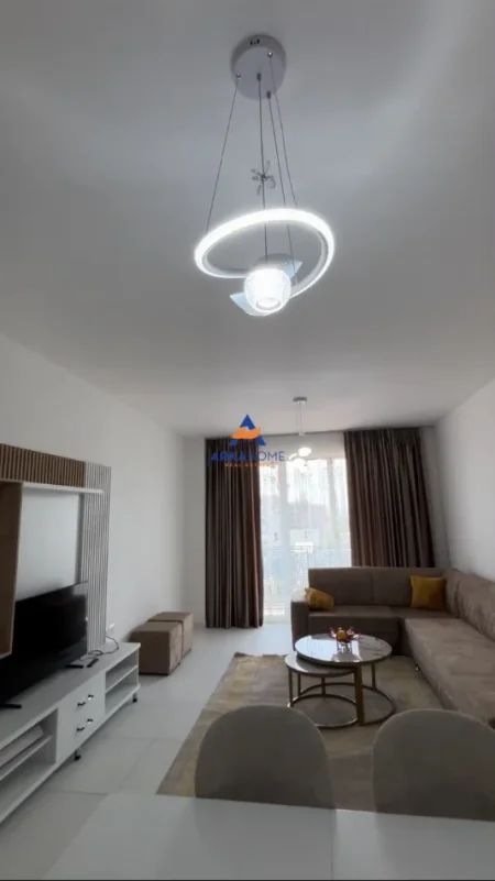 Tirane, jepet me qera apartament 1+1+Ballkon Kati 5, 74 m² 483 € 