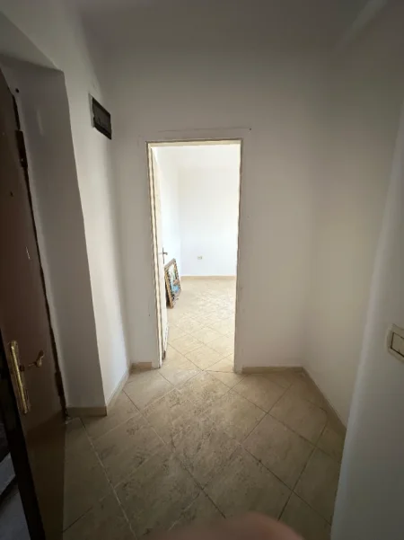 Tirane, shitet apartament 1+1+Ballkon Kati 3, 52 m² 57.000 € (Institut,Rruga “Hasan Vathi”)