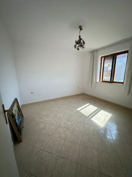Tirane, shitet apartament 1+1+Ballkon Kati 3, 52 m² 57.000 € (Institut,Rruga “Hasan Vathi”)