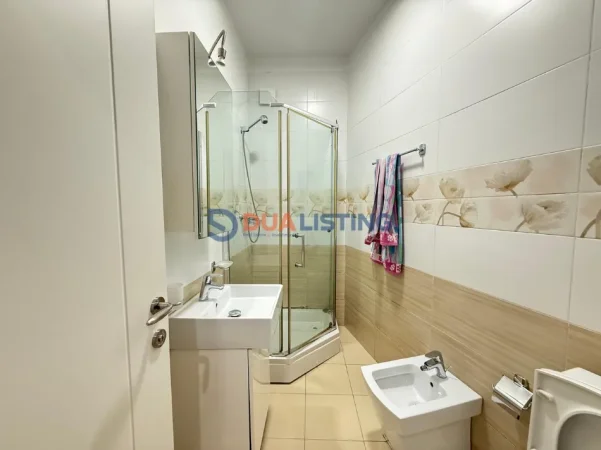 Tirane, jepet me qera apartament 1+1+Ballkon Kati 1, 75 m² 550 € (Liqeni i Thate)