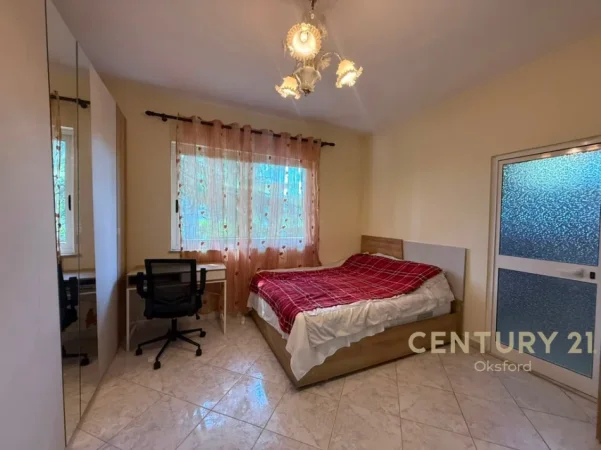 Tirane, jepet me qera apartament 1+1 Kati 2, 100 m² 600 € 