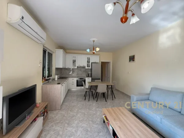 Tirane, jepet me qera apartament 1+1 Kati 2, 100 m² 600 € 