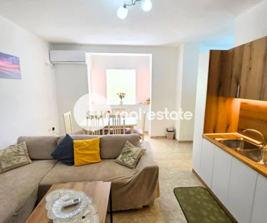 Shkoder, jepet me qera apartament 3+1+Ballkon Kati 1, 105 m² (RR. NAZMI KRYEZIU)