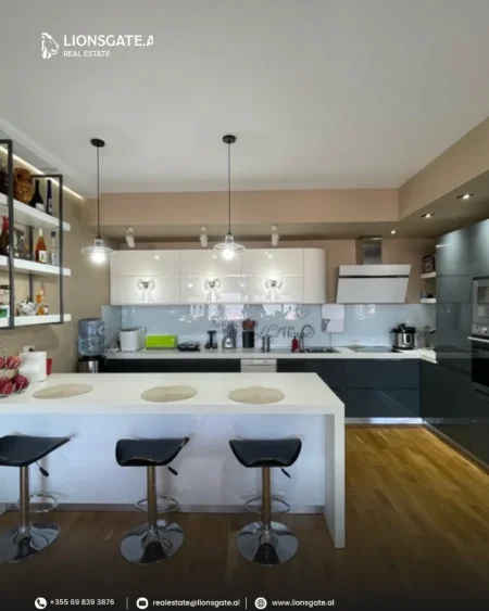 Tirane, shes 3+1+Aneks+Ballkon , 180 m² 360.000 € 