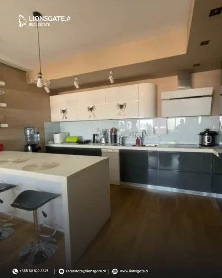 Tirane, shes 3+1+Aneks+Ballkon , 180 m² 360.000 € 