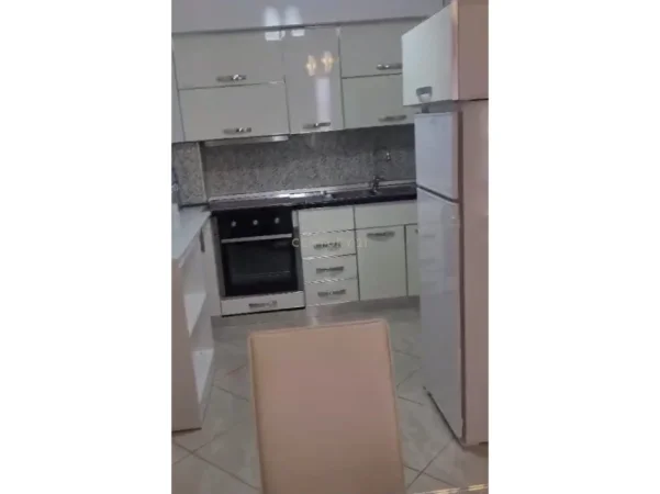Tirane, jepet me qera apartament 1+1 Kati 4, 60 m² 470 € (astir)