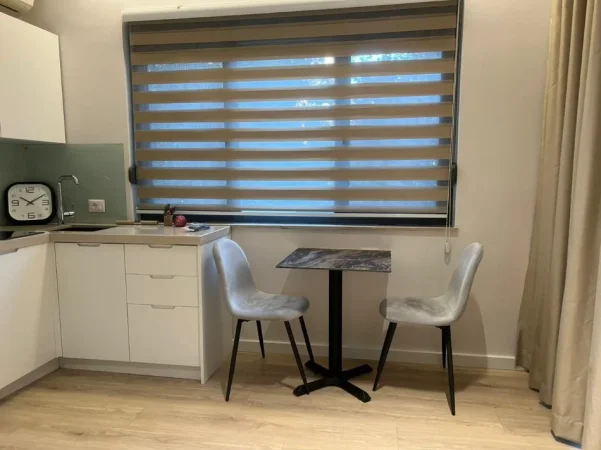 Tirane, jepet me qera apartament 2+1+Aneks+Ballkon Kati 2, 100 m² 1.400 € (9-Kateshet)