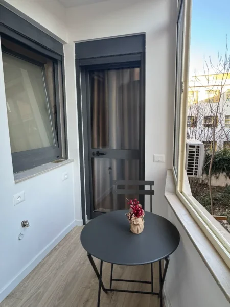 Tirane, jepet me qera apartament 2+1+Aneks+Ballkon Kati 2, 100 m² 1.400 € (9-Kateshet)