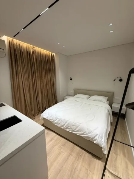 Tirane, jepet me qera apartament 2+1+Aneks+Ballkon Kati 2, 100 m² 1.400 € (9-Kateshet)