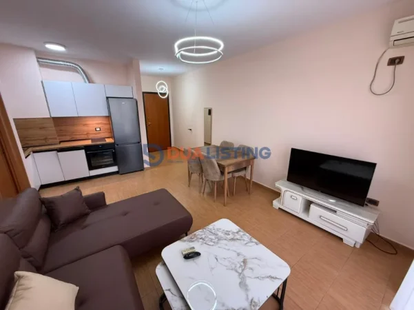 Tirane, jepet me qera apartament 1+1+Ballkon Kati 4, 80 m² 550 € (Laprake)