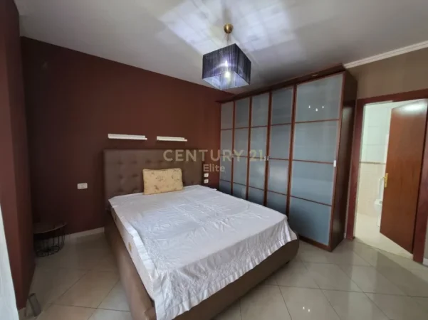 Tirane, jepet me qera apartament+verande | Penthouse 2+1+Ballkon Kati 8, 165 m² 800 € (Pallati me Shigjeta)