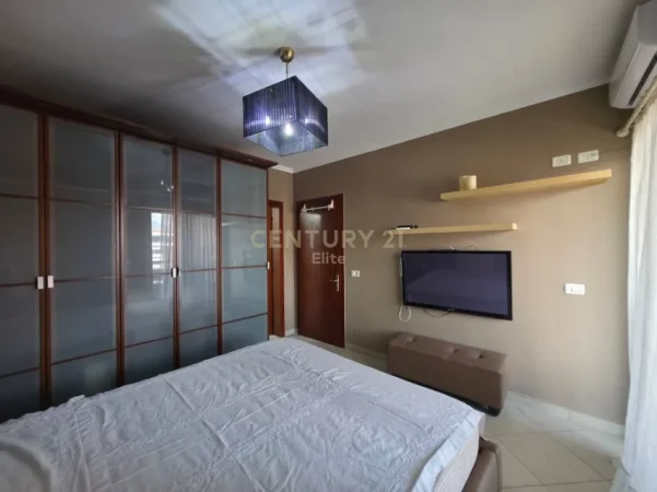 Tirane, jepet me qera apartament+verande | Penthouse 2+1+Ballkon Kati 8, 165 m² 800 € (Pallati me Shigjeta)