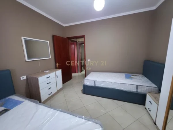 Tirane, jepet me qera apartament+verande | Penthouse 2+1+Ballkon Kati 8, 165 m² 800 € (Pallati me Shigjeta)