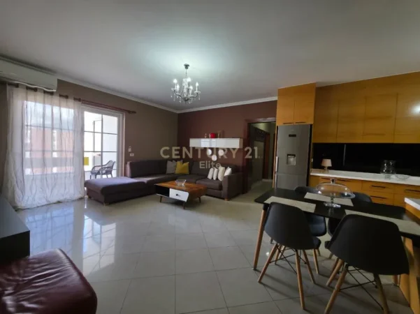 Tirane, jepet me qera apartament+verande | Penthouse 2+1+Ballkon Kati 8, 165 m² 800 € (Pallati me Shigjeta)