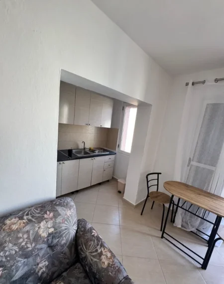 Tirane, jap me qera apartament 1+1+Aneks+Ballkon Kati 4, 60 m² 350 € (https://www.google.com/maps/place/Rruga+Manhatan,+Kam%C3%ABz)