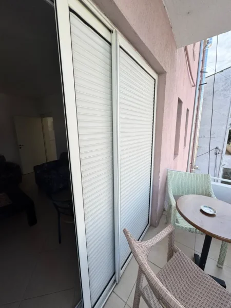 Tirane, jap me qera apartament 1+1+Aneks+Ballkon Kati 4, 60 m² 350 € (https://www.google.com/maps/place/Rruga+Manhatan,+Kam%C3%ABz)