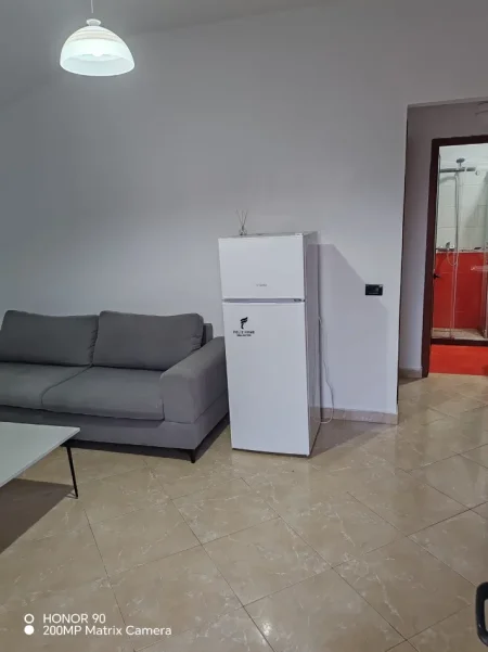 Tirane, jepet me qera apartament 1+1 Kati 3, 60 m² 400 € (5 MAJI)