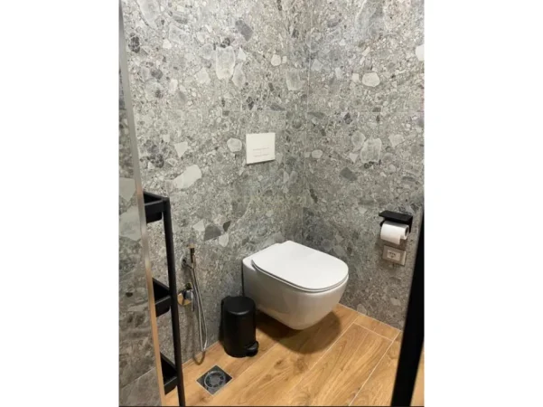 Tirane, jepet me qera apartament+verande | Penthouse 2+1+Aneks+Ballkon Kati 9, 230 m² 1.400 € (Ish Blloku)
