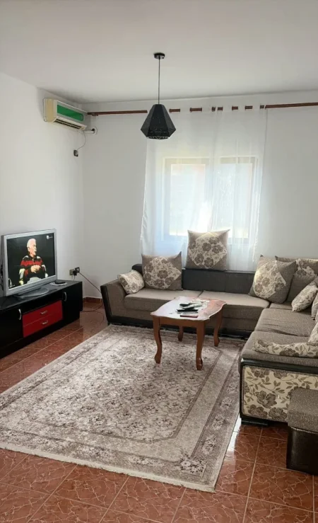 Tirane, jepet me qera apartament 2+1 Kati 2, 220 m² 450 € 