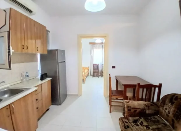 Tirane, jepet me qera apartament 1+1 Kati 1, 50 m² 400 € (Qender prane Cirku i Tiranes)