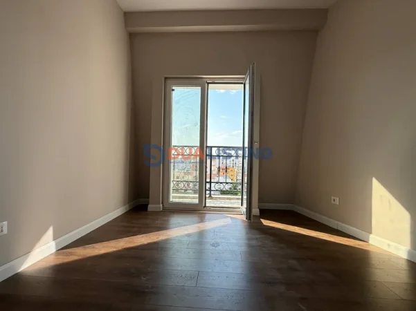 Tirane, shitet apartament 1+1+Ballkon Kati 5, 76 m² 137.000 € (Porta Tirana e Re)