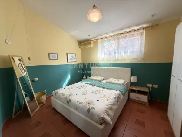 Tirane, jepet me qera apartament 2+1+Ballkon Kati 5, 82 m² 860 € (Prane Juveniljas, Bllok)