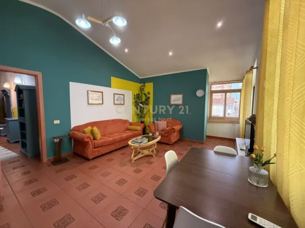Tirane, jepet me qera apartament 2+1+Ballkon Kati 5, 82 m² 860 € (Prane Juveniljas, Bllok)