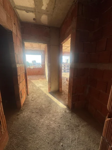Tirane, shitet apartament 1+1 Kati 5, 66 m² 98.300 € (ISH FUSHA E AVIACIONIT)