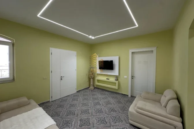 Tirane, jepet me qera apartament 3+1 Kati 2, 150 m² 750 € (Ish Sheshi Shqiponja)