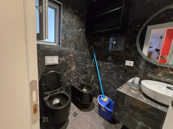 Tirane, jepet me qera apartament 1+1+Aneks+Ballkon Kati 6, 75 m² 850 € (Rruga e Kosovareve)