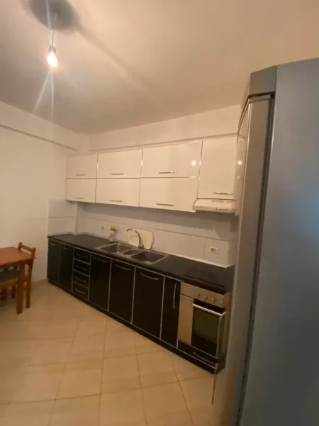 Tirane, jepet me qera apartament 1+1 Kati 8, 88 m² (YZBERISHT)