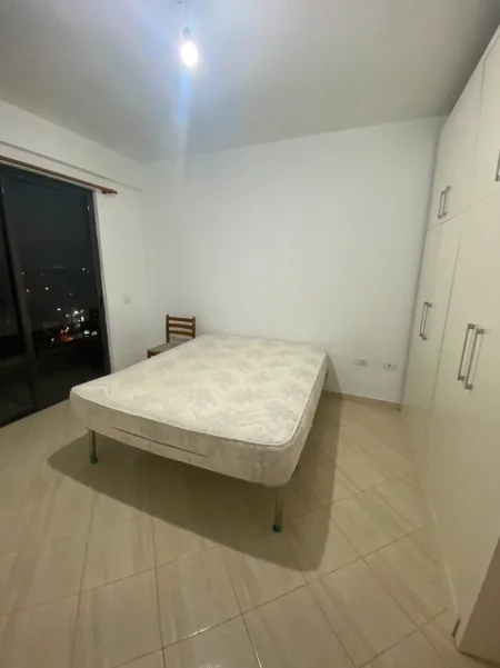 Tirane, jepet me qera apartament 1+1 Kati 8, 88 m² (YZBERISHT)