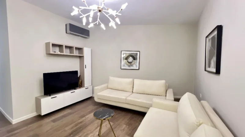 🏠Me Qera: 1+1 +1 Depo 📍 Shkolla e Baletit (Buze Rruge) - 55,000 Leke/Muaj - Orientim: JUG Plot Diell🌞 - K.7 - Sp.70m²