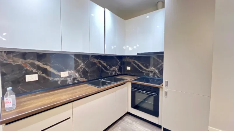 🏠Me Qera: 1+1 +1 Depo 📍 Shkolla e Baletit (Buze Rruge) - 55,000 Leke/Muaj - Orientim: JUG Plot Diell🌞 - K.7 - Sp.70m²