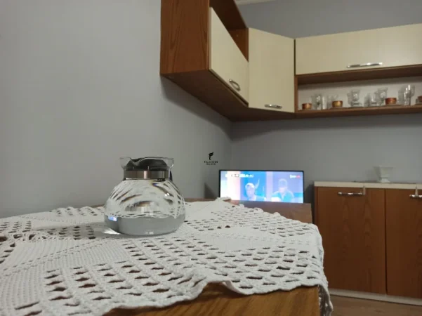 Tirane, jepet me qera apartament 1+1 Kati 2, 65 m² 500 € (21 DHJETORI)