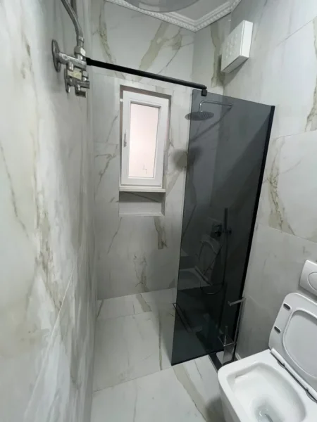 Tirane, jepet me qera apartament 2+1 Kati 3, 150 m² 800 € (Ali Demi)
