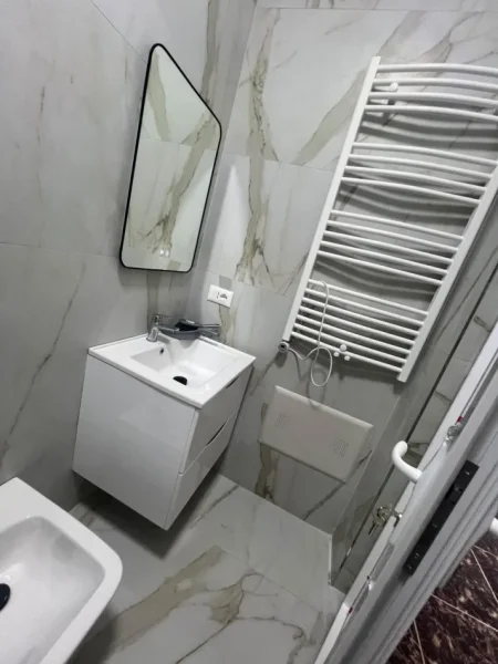 Tirane, jepet me qera apartament 2+1 Kati 3, 150 m² 800 € (Ali Demi)