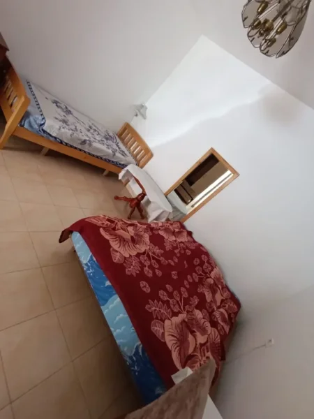 Tirane, jepet me qera apartament 1+1 Kati 1, 30 m² 200 € (Xhamllik)
