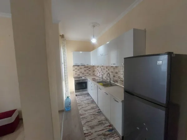 Tirane, jepet me qera apartament 2+1 Kati 1, 100 m² 500 € (Spitali Amerikan 2)