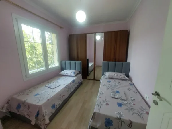 Tirane, jepet me qera apartament 2+1 Kati 1, 100 m² 500 € (Spitali Amerikan 2)