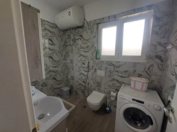 Tirane, jepet me qera apartament 2+1 Kati 1, 100 m² 500 € (Spitali Amerikan 2)
