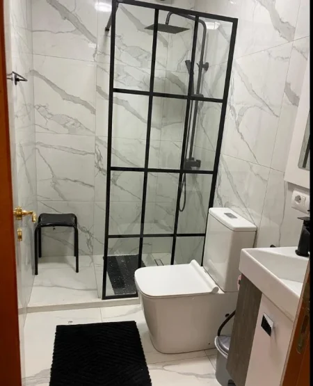 Tirane, jepet me qera apartament 2+1 Kati 8, 70 m² 800 € (Rruga Bardhok Biba)