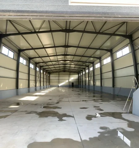 Durres, shitet magazine Kati 0, 700 m² 500.000 € (Shijak)