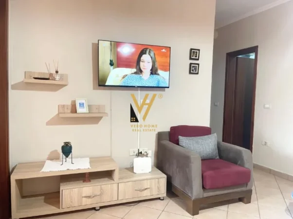 Tirane, jepet me qera apartament 1+1+Ballkon Kati 2, 55 m² 650 € (ISH BLLOK)