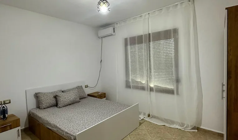 Tirane, jepet me qera shtepi 1+1 , 80 m² 400 €