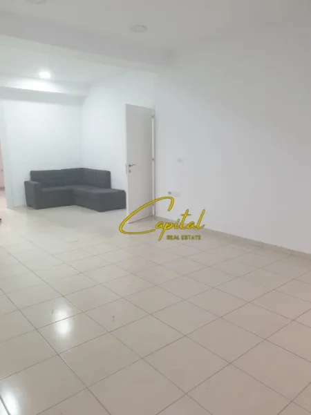 Tirane, jepet me qera zyre Kati 2, 70 m² 850 € (RRUGA E KAVAJES)