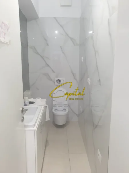Tirane, jepet me qera zyre Kati 2, 70 m² 850 € (RRUGA E KAVAJES)